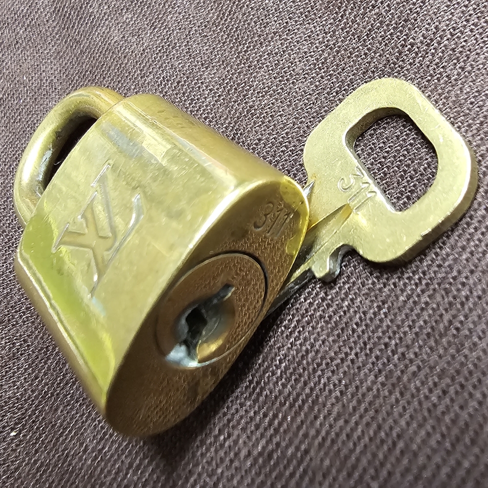 LV LOCK & KEY #311 - Picture 4 of 4